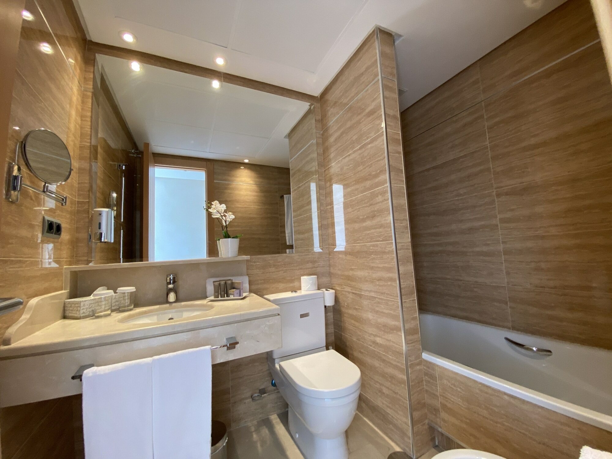 Фото Artplatinum Suites & Apartments