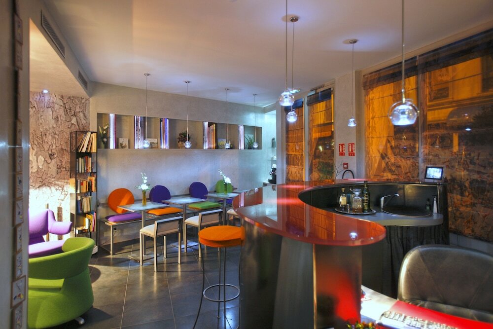 Фото Apostrophe Hotel