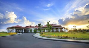 Гостиница The Lake Garden Nay Pyi Taw MGallery Collection