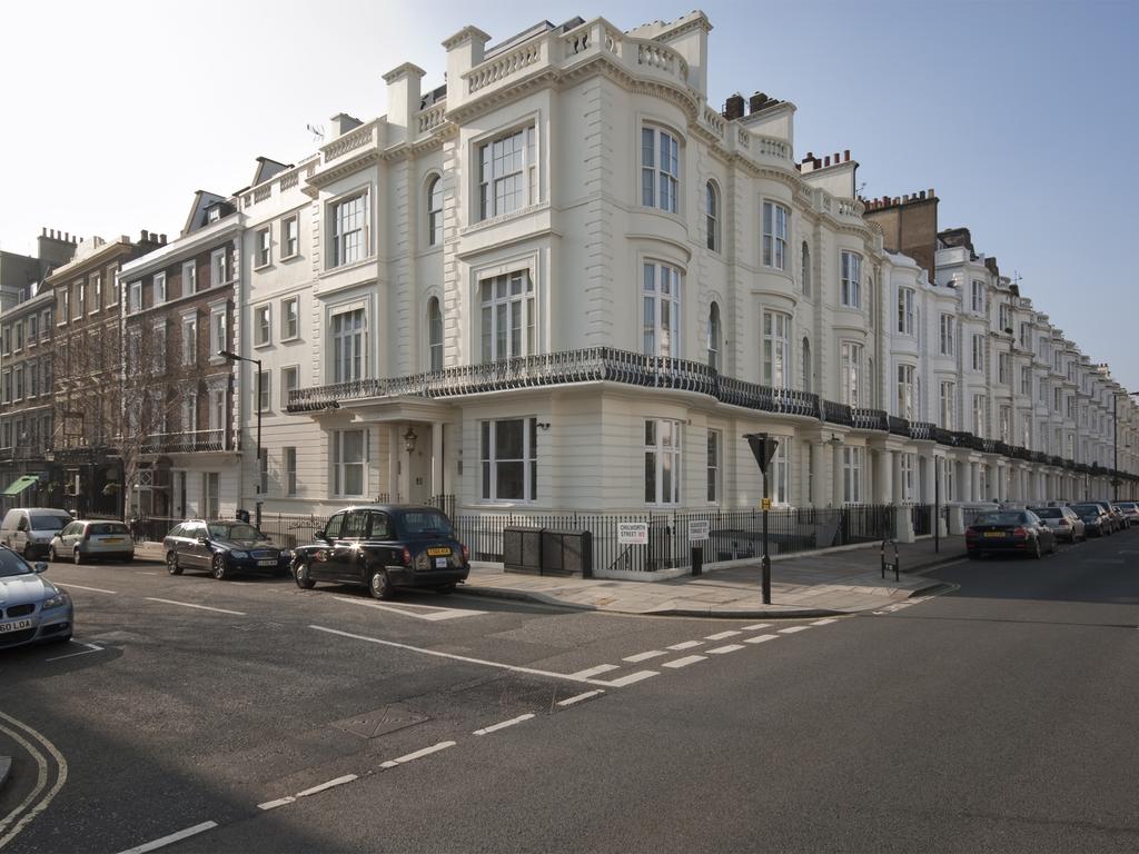 Фото Chilworth Court