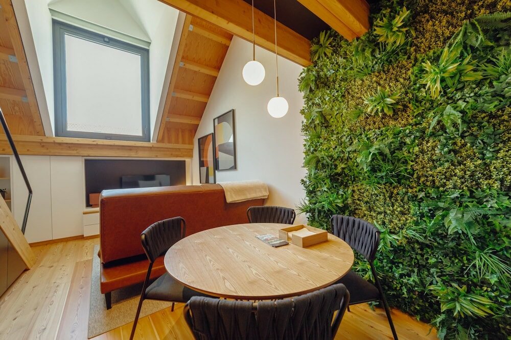 Фото Elegant Downtown Apartment