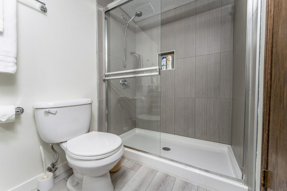 Фото 6Br Chalet i Ski Out i Private HotTub