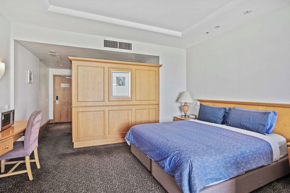 Фото Surfers Paradise Studio with Ocean Views