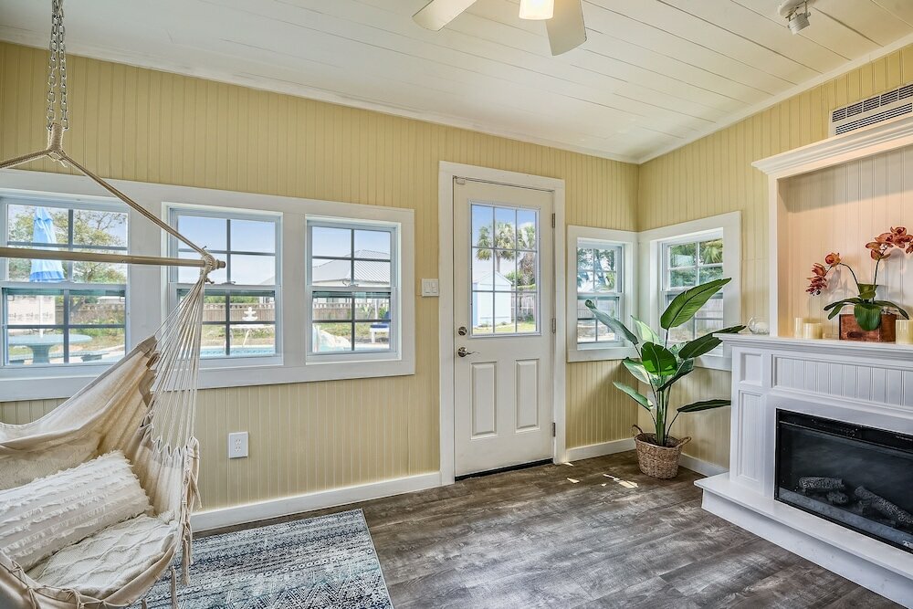 Фото Memory Float by Book That Condo