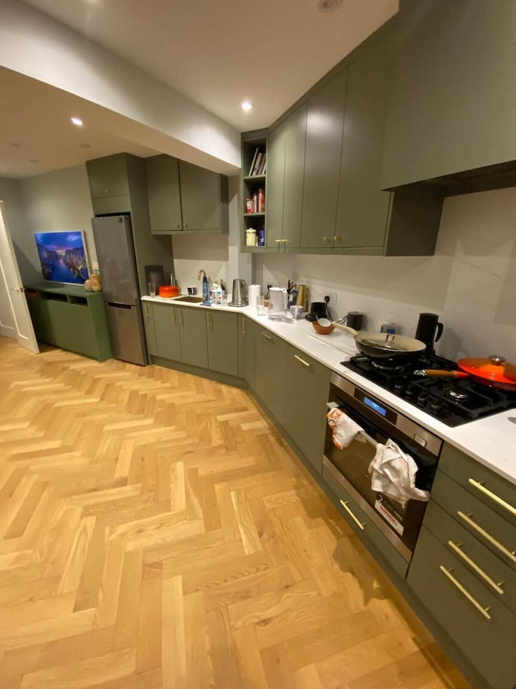 Фото Gorgeous 2bd Flat - 5 Mins to Clapham Junction!