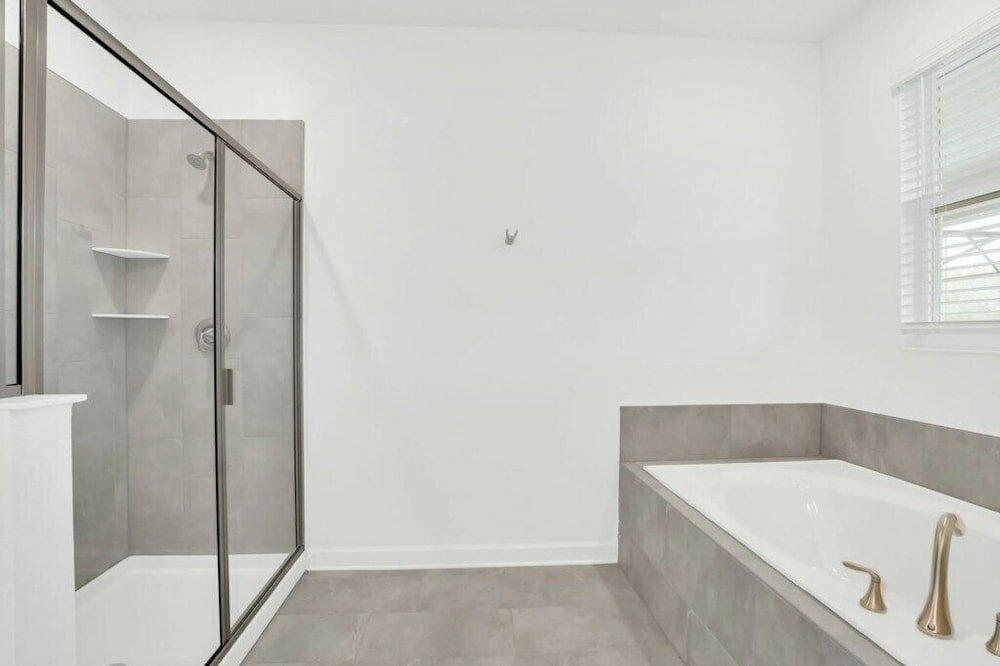 Фото Jurassic Water View @storey Lake by Shine Villas! Sleeps up to 24! № 021