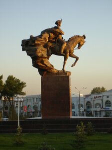Zahiriddin Muhammad Babur (Andizhan, Zahiriddin Muhammad Bobur maydoni), monumento, memorial