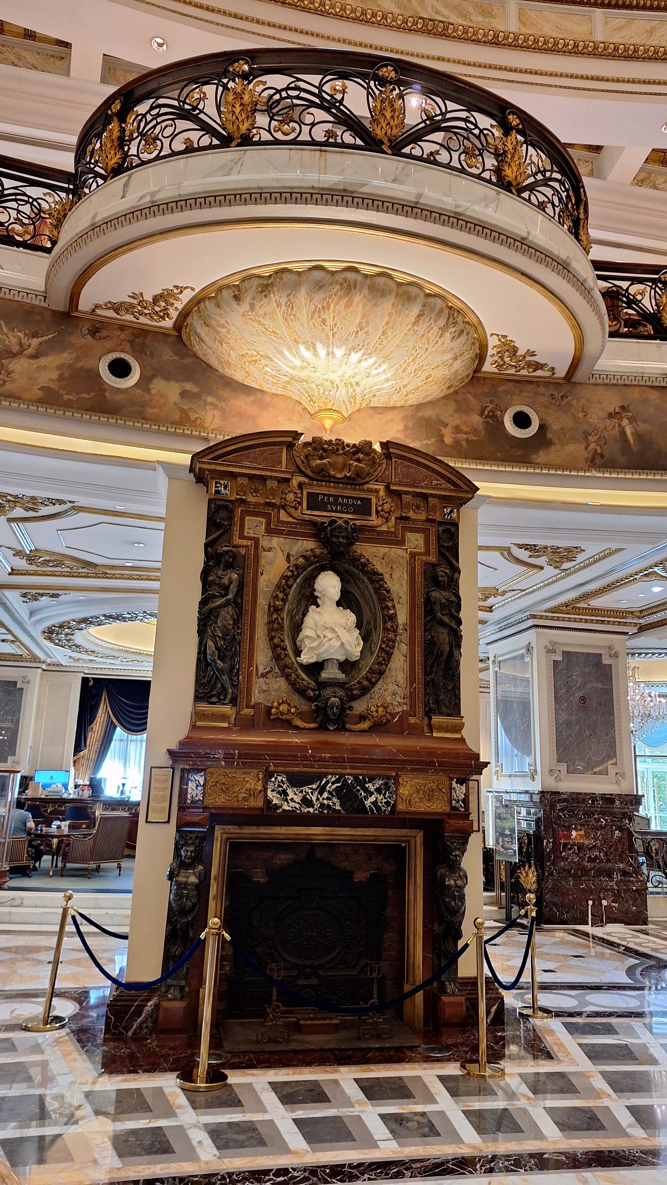 Фото Legendale Hotel Beijing