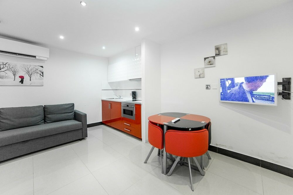 Фото Imperial Court Suites