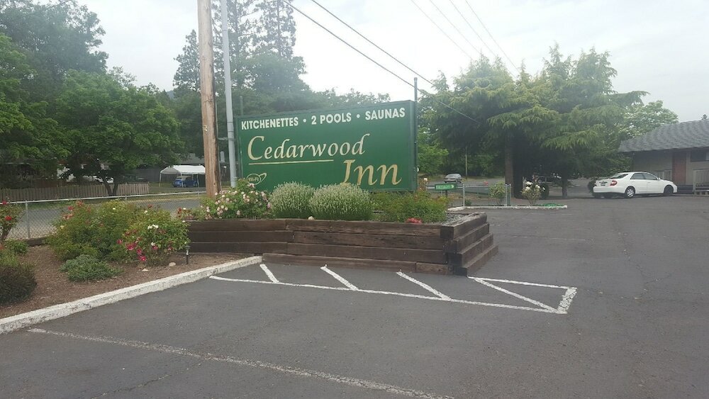 Фото Cedarwood Inn of Ashland