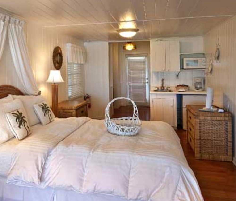 Фото Bungalow Beach Resort