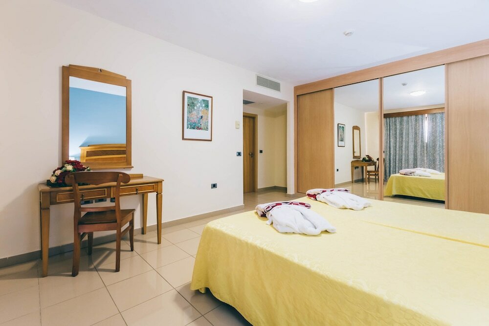Фото Grand Muthu Golf Plaza Hotel & Spa