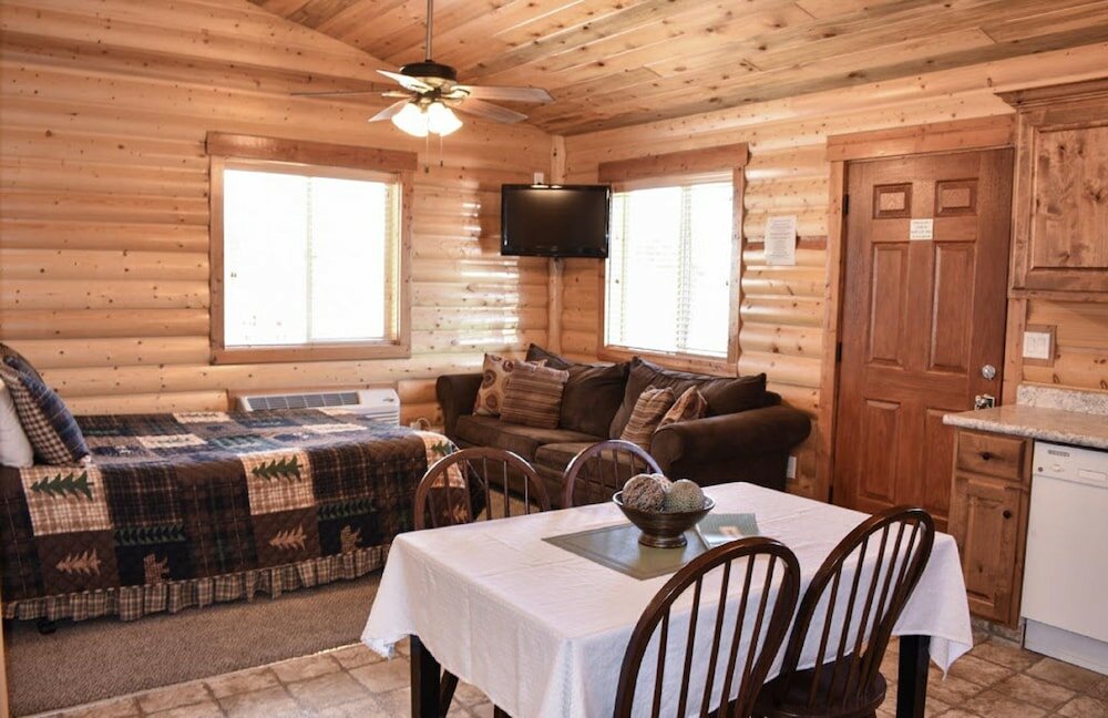 Фото Bryce Country Cabins