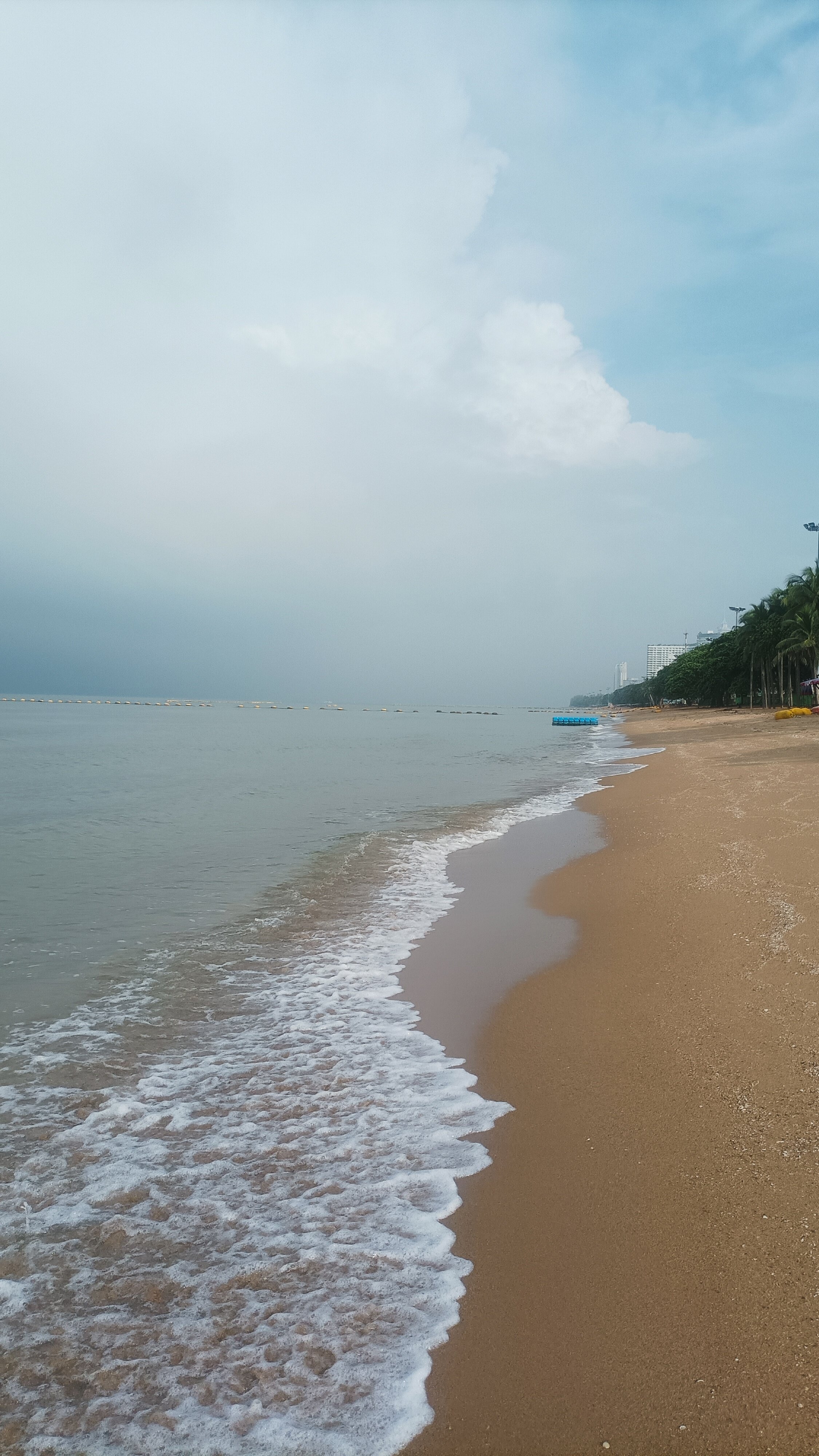 Фото Sea Breeze Jomtien Resort
