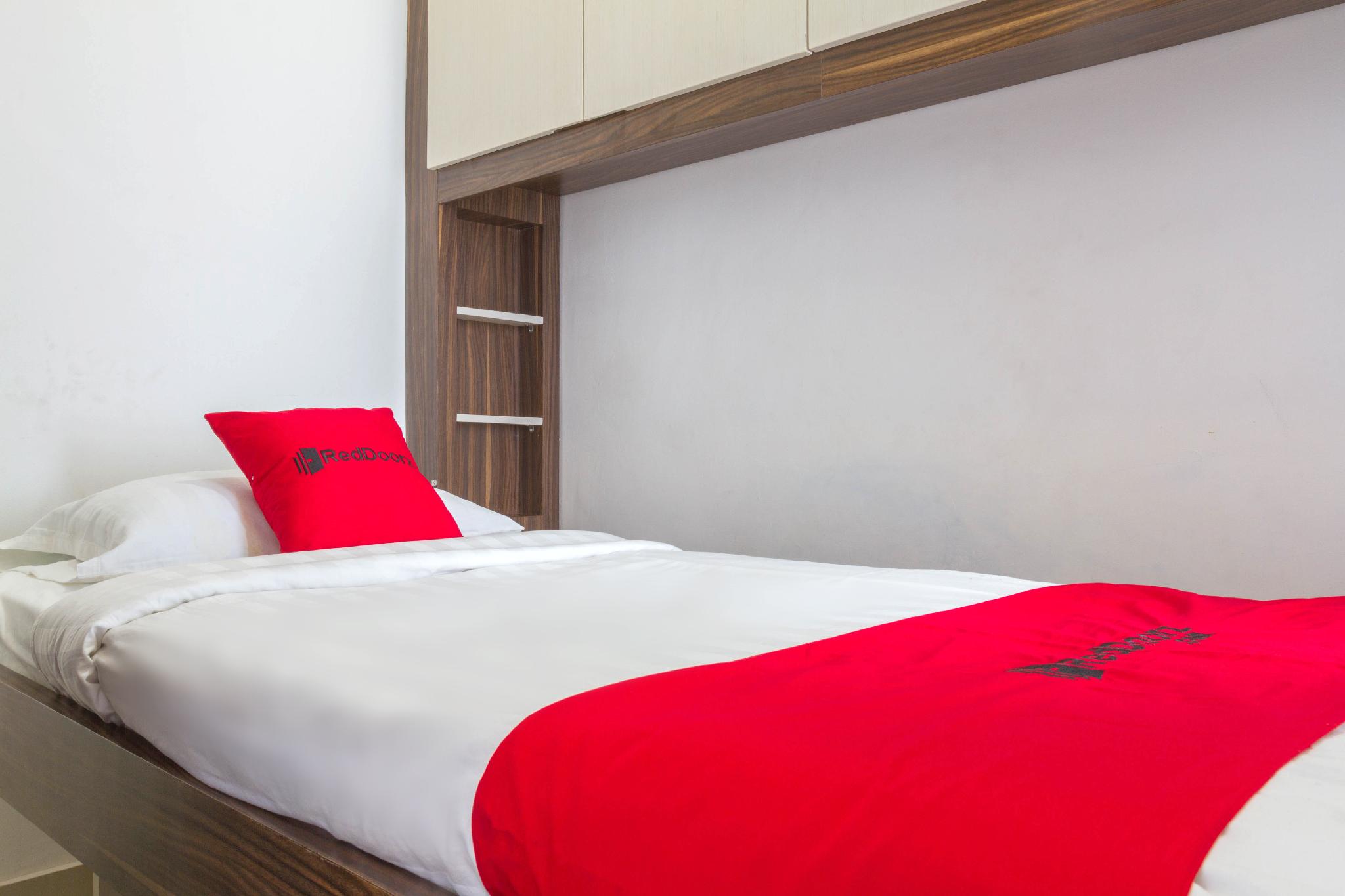 Фото RedDoorz near Cihampelas Walk