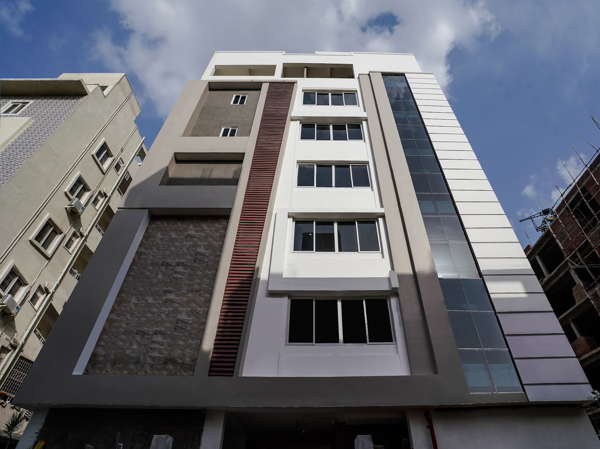 Фото Veeraj Suites