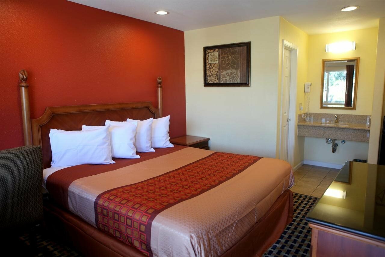 Фото Bay Breeze Inn