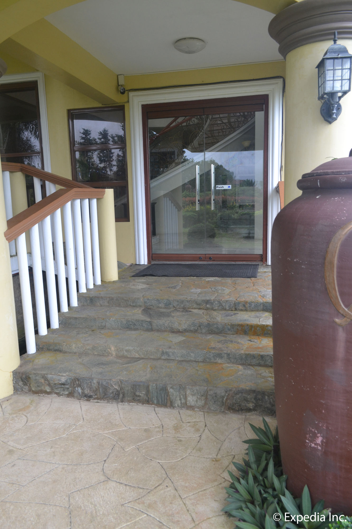 Фото The Q Hotel & Restaurant