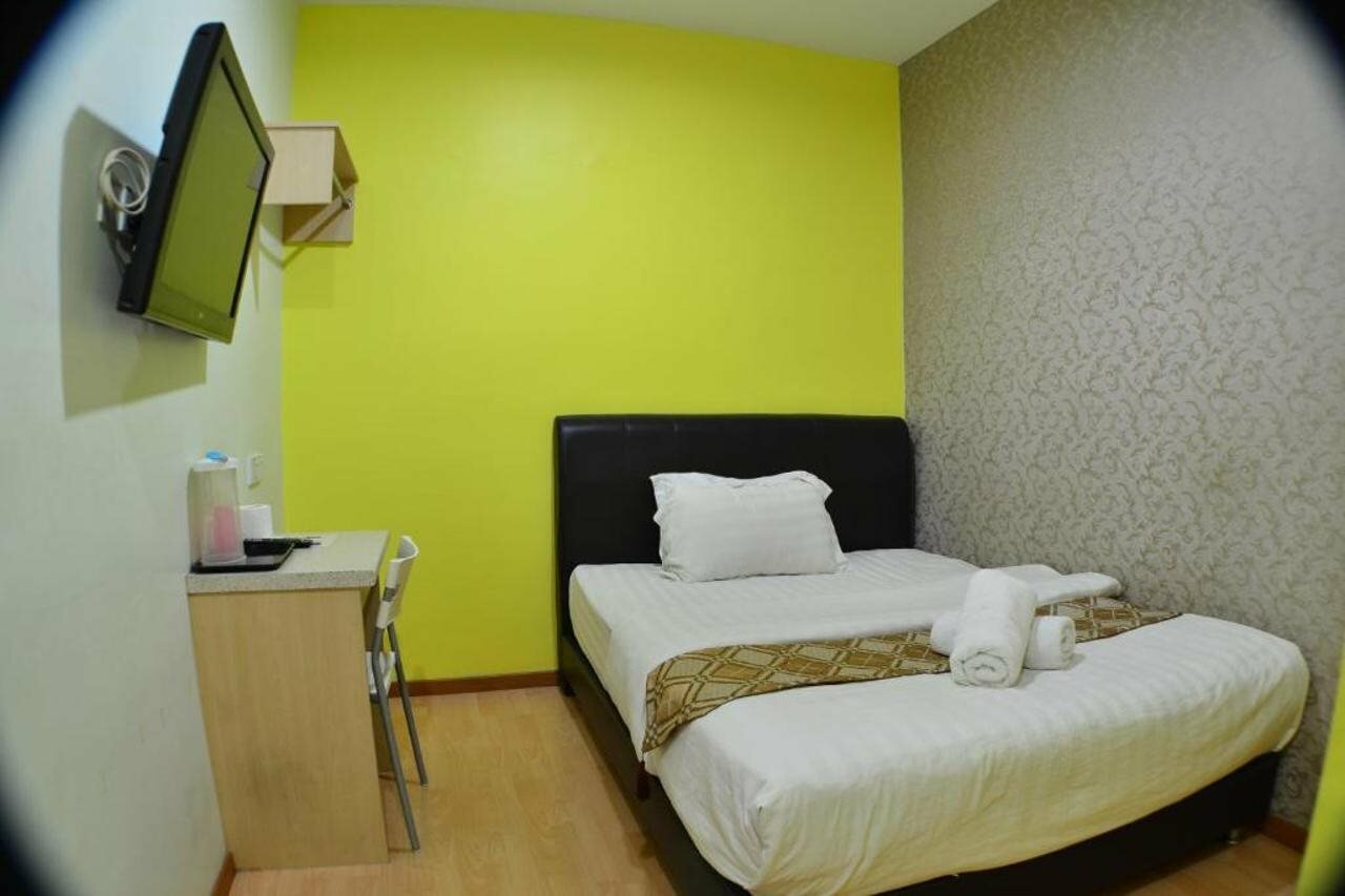 Фото Hotel Zamburger Sungai Besi