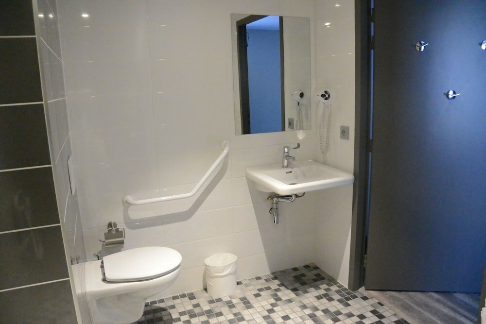 Фото Kyriad Direct Tours Sud - Chambray Lès Tours