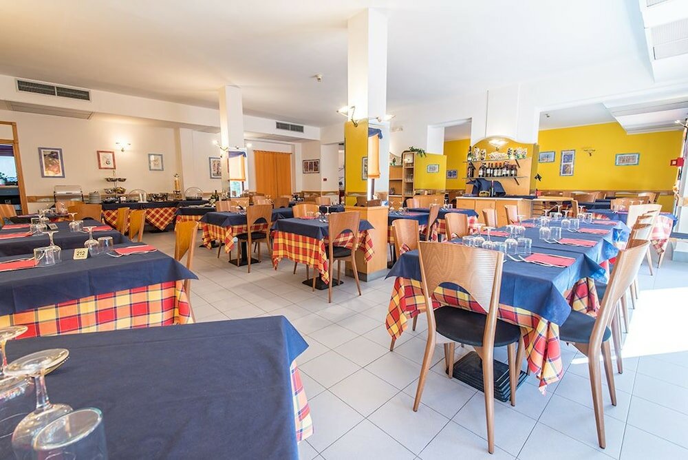 Фото Hotel Kontiki