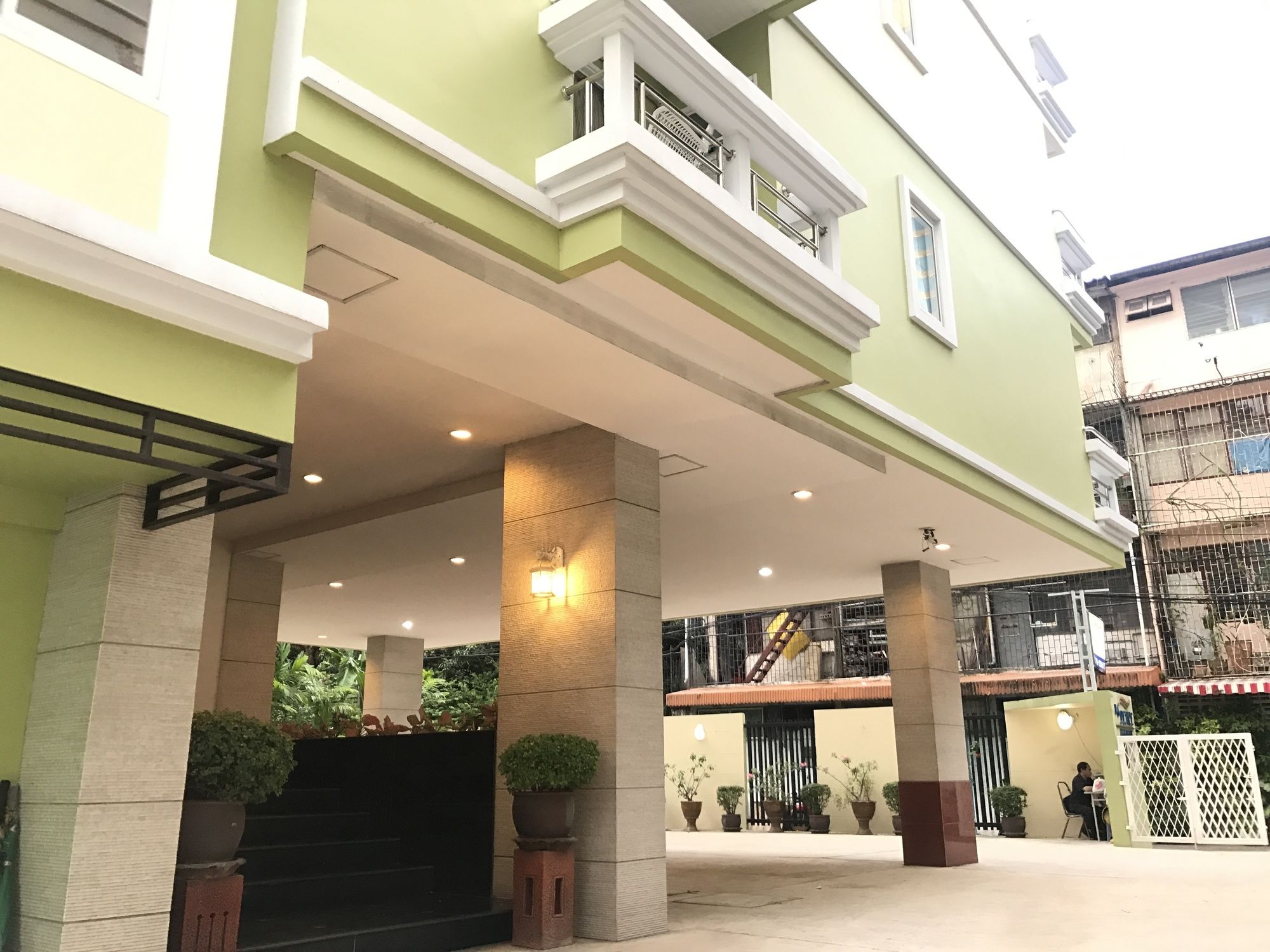 Фото 14 Place Sukhumvit Suites - Sha Plus