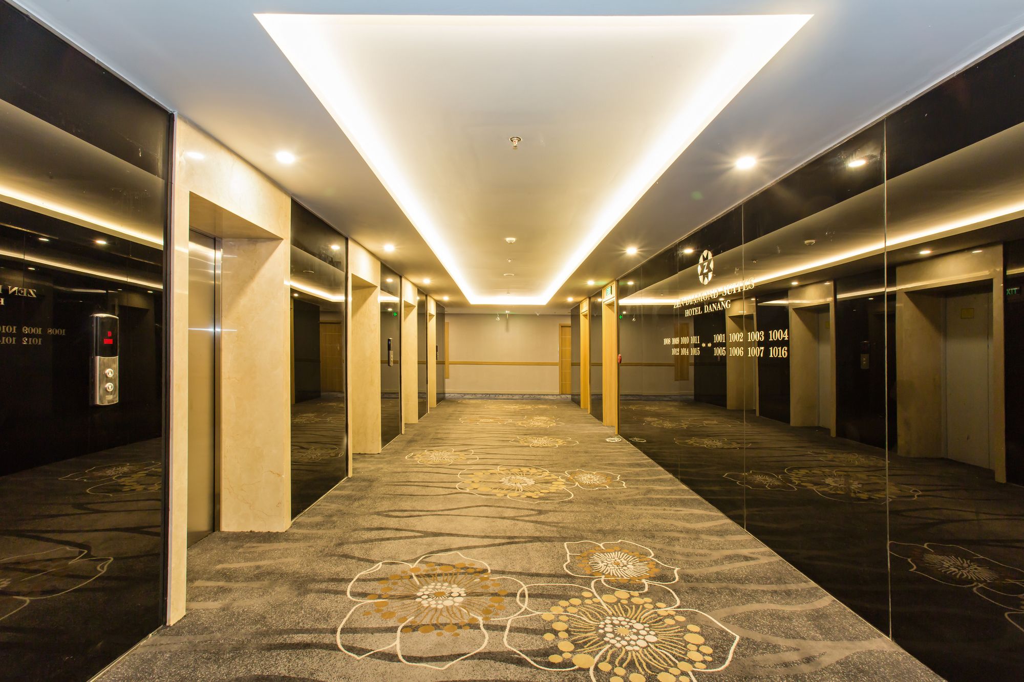 Фото Zen Diamond Suites Hotel Danang