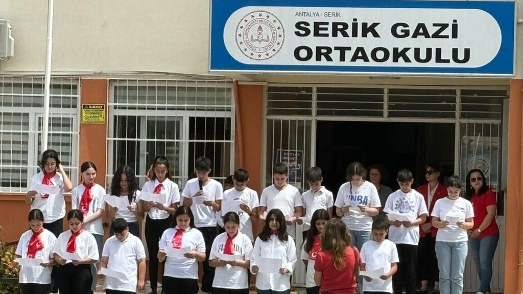 School Serik Gazi Middle School, Serik, photo