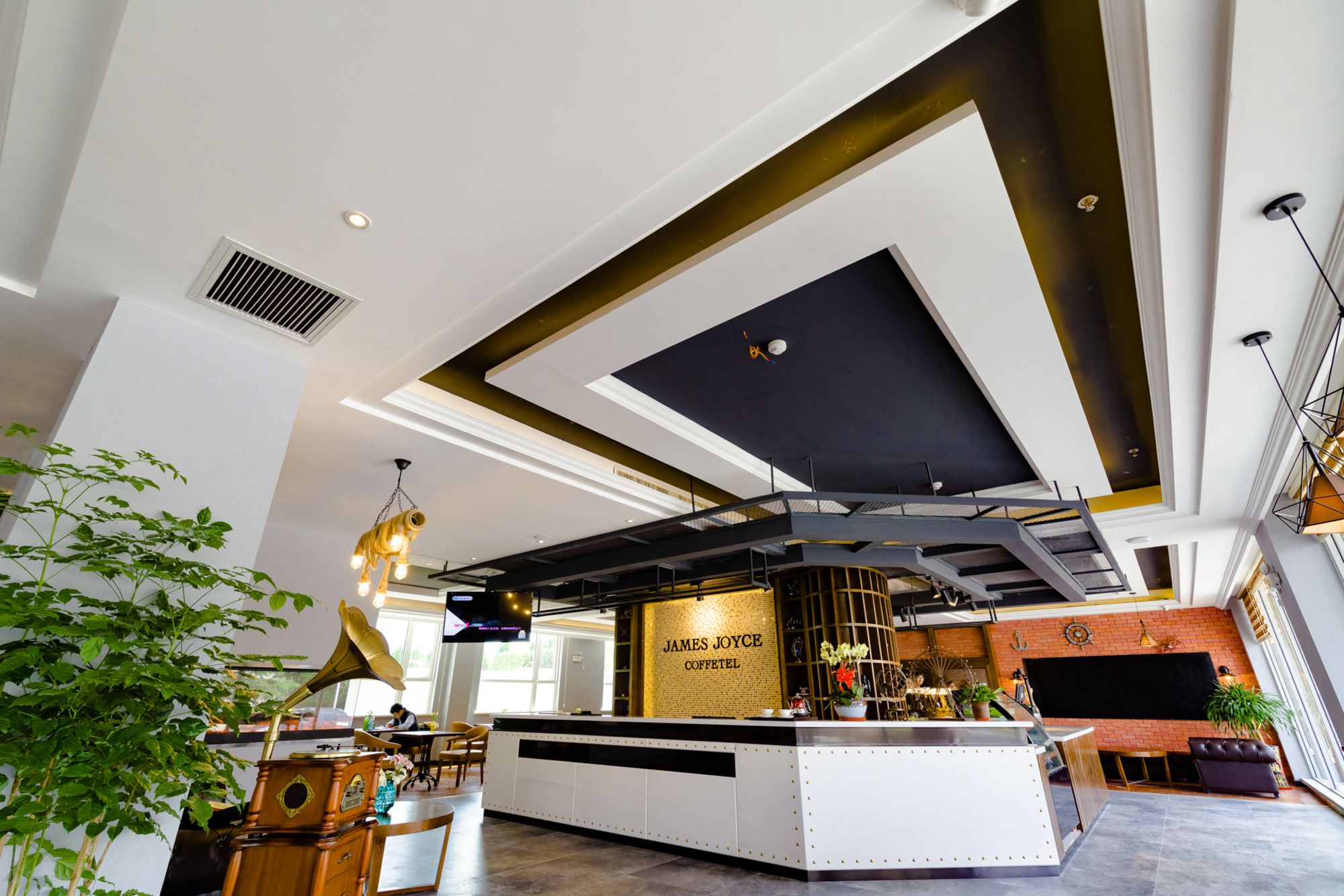 Фото Qingdao James Joyce Hotel