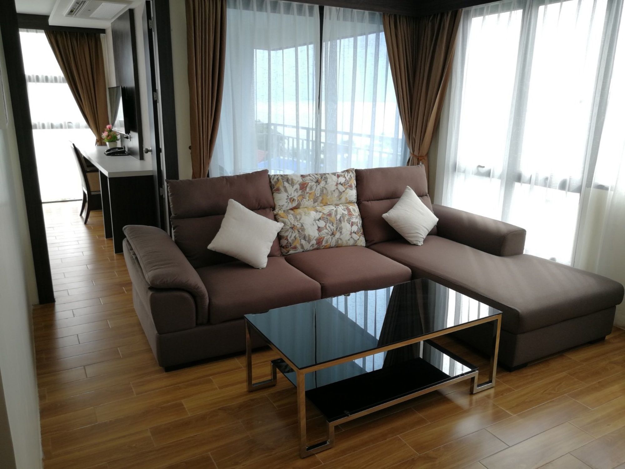 Фото Golden Jomtien Beach Hotel