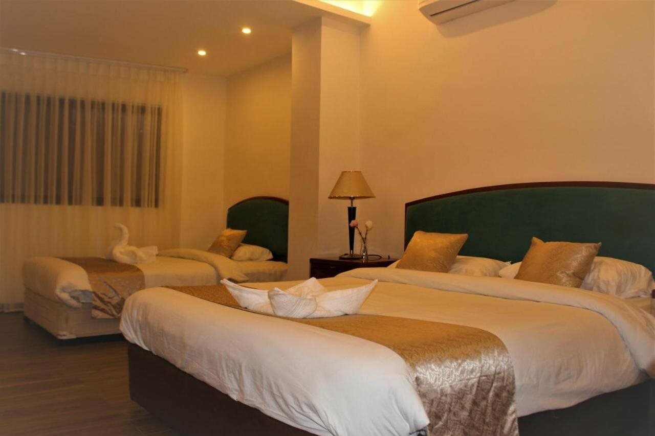 Фото New MerryLand Hotel