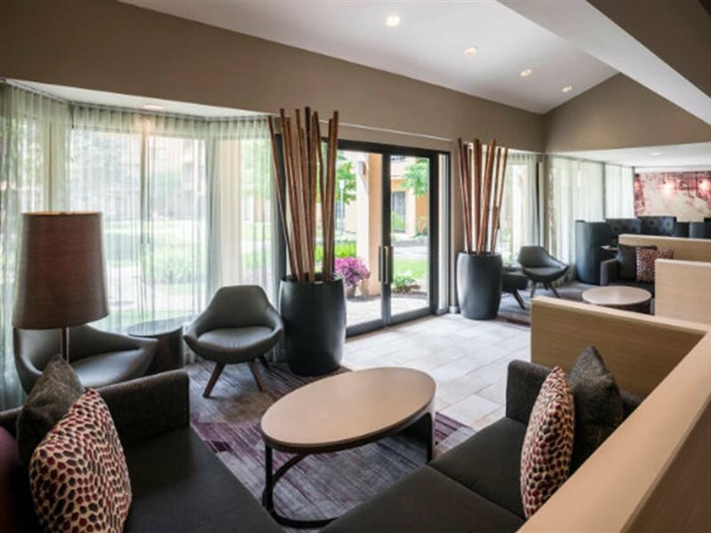 Фото Courtyard by Marriott Chicago O'Hare