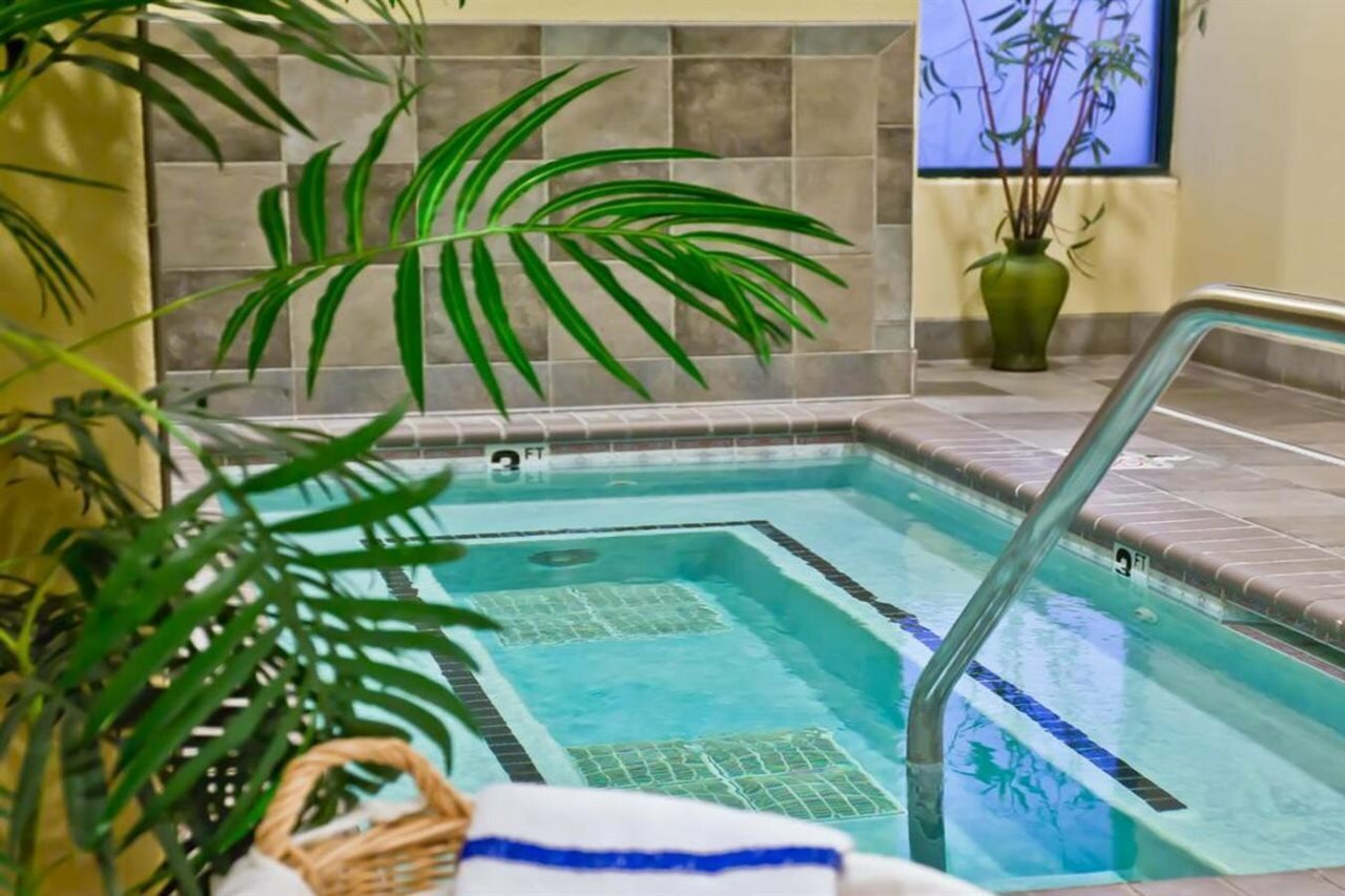 Фото Hawthorn Suites by Wyndham Oakland/Alameda