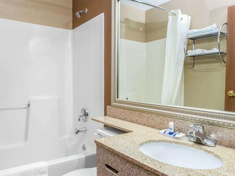 Фото Microtel Inn & Suites by Wyndham Lincoln