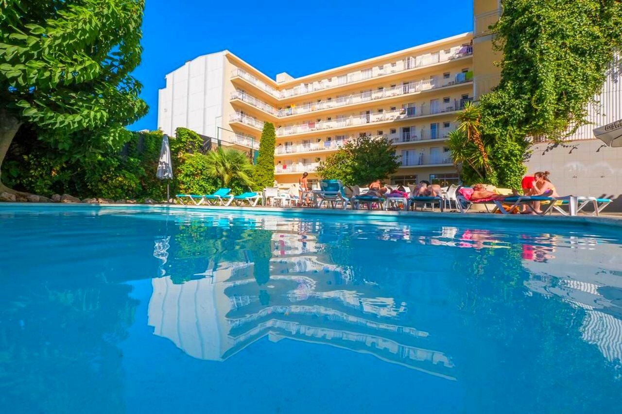 Фото Hotel Checkin Pineda