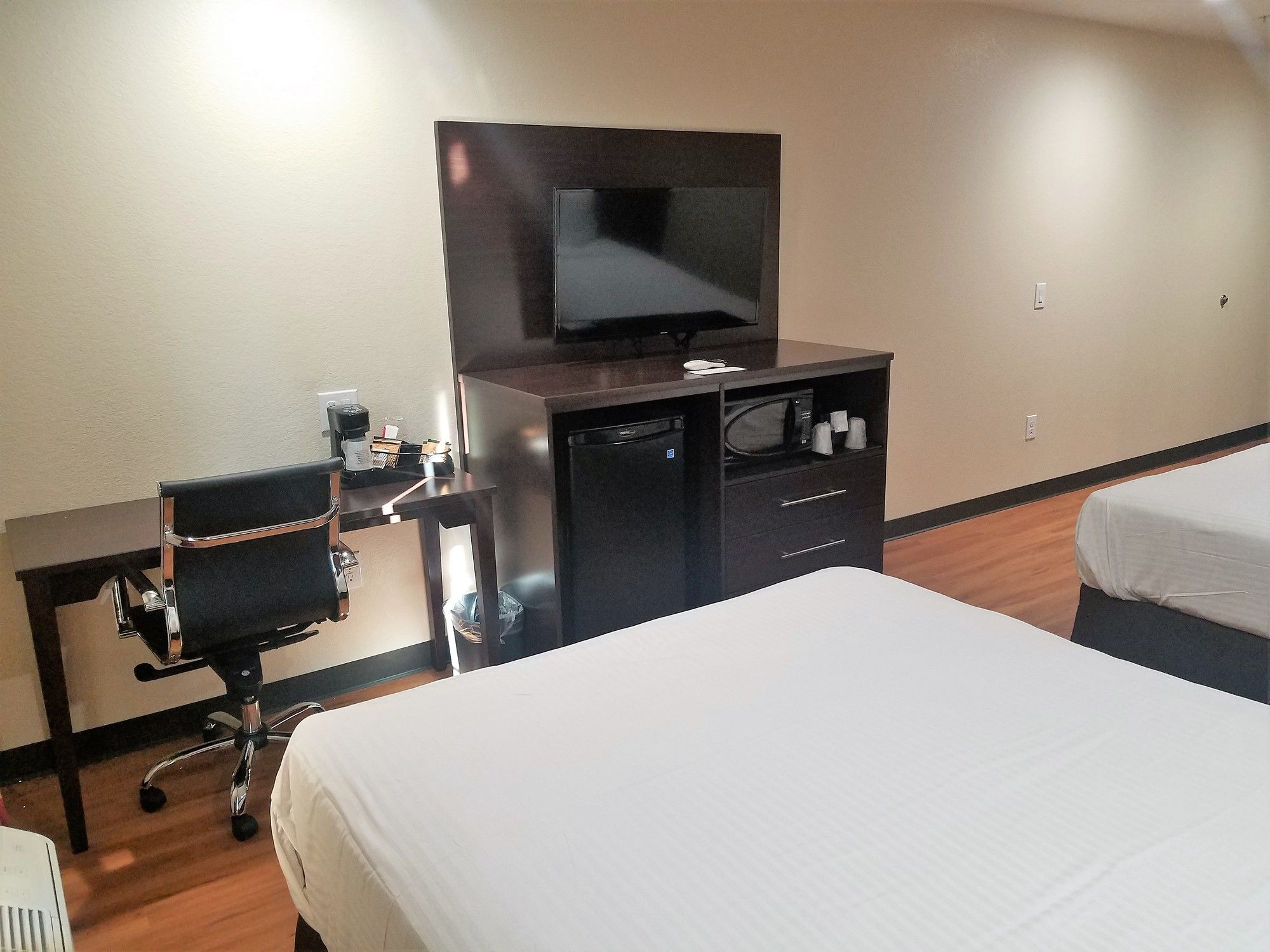Фото Red Roof Inn Plus+ Fort Worth - Burleson