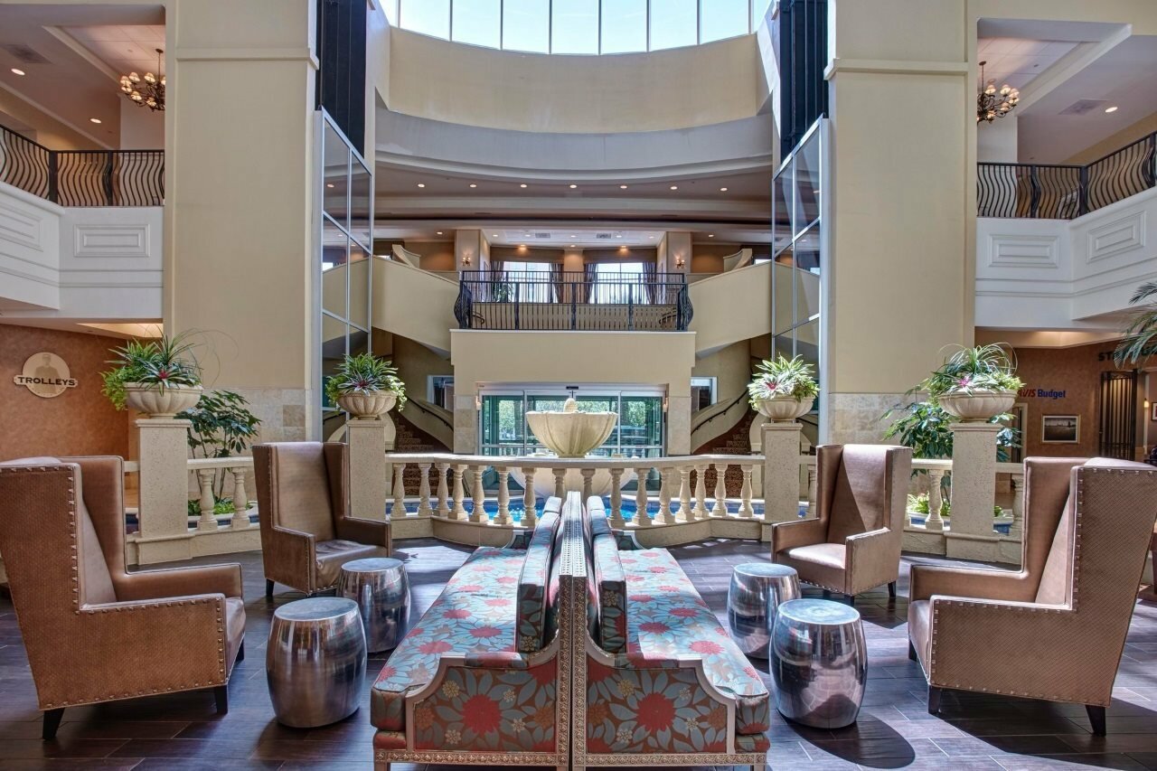 Фото Embassy Suites Tampa Downtown