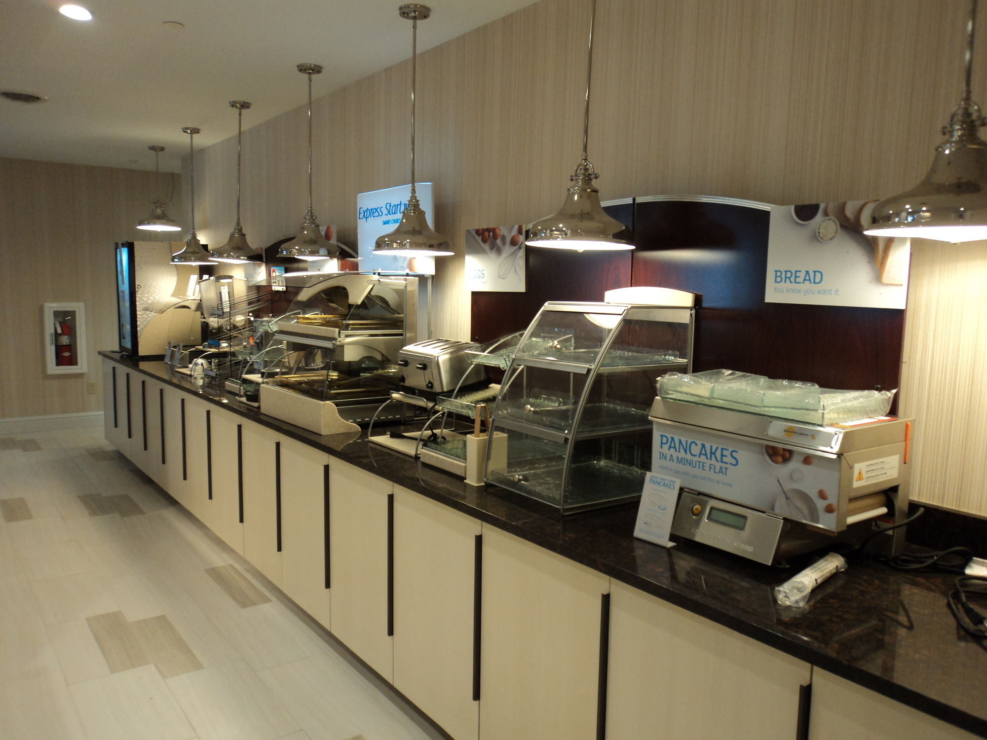 Фото Holiday Inn Express & Suites Baltimore West - Catonsville, an Ihg Hotel