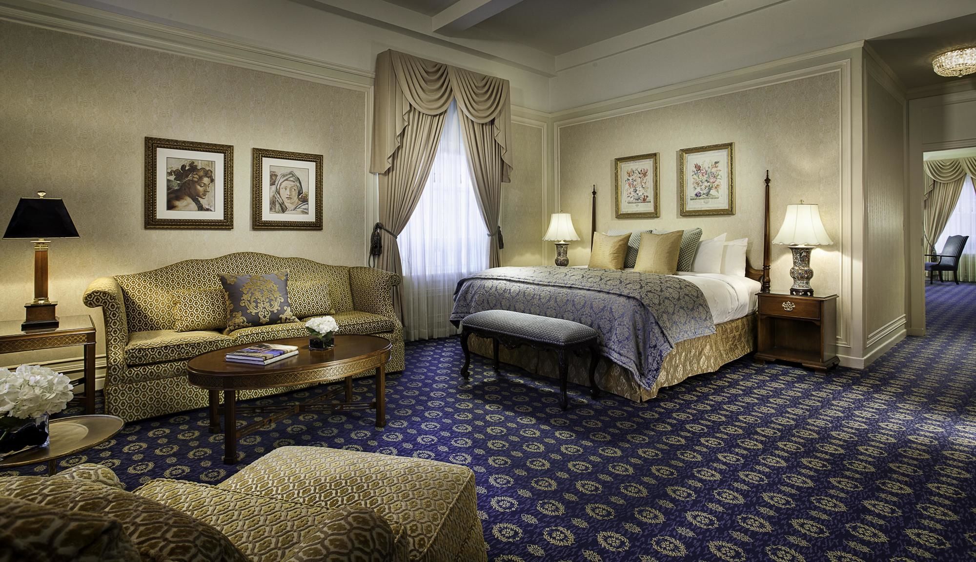 Фото Amway Grand Plaza, Curio Collection by Hilton