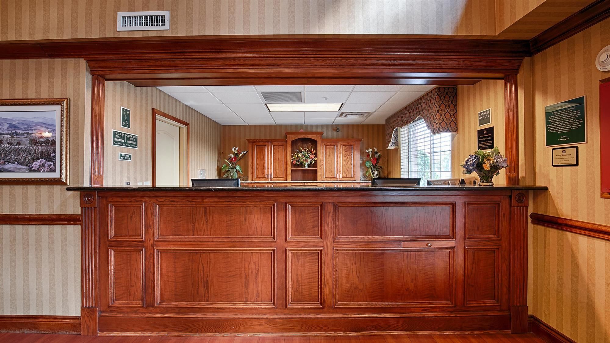 Фото Best Western Executive Inn & Suites