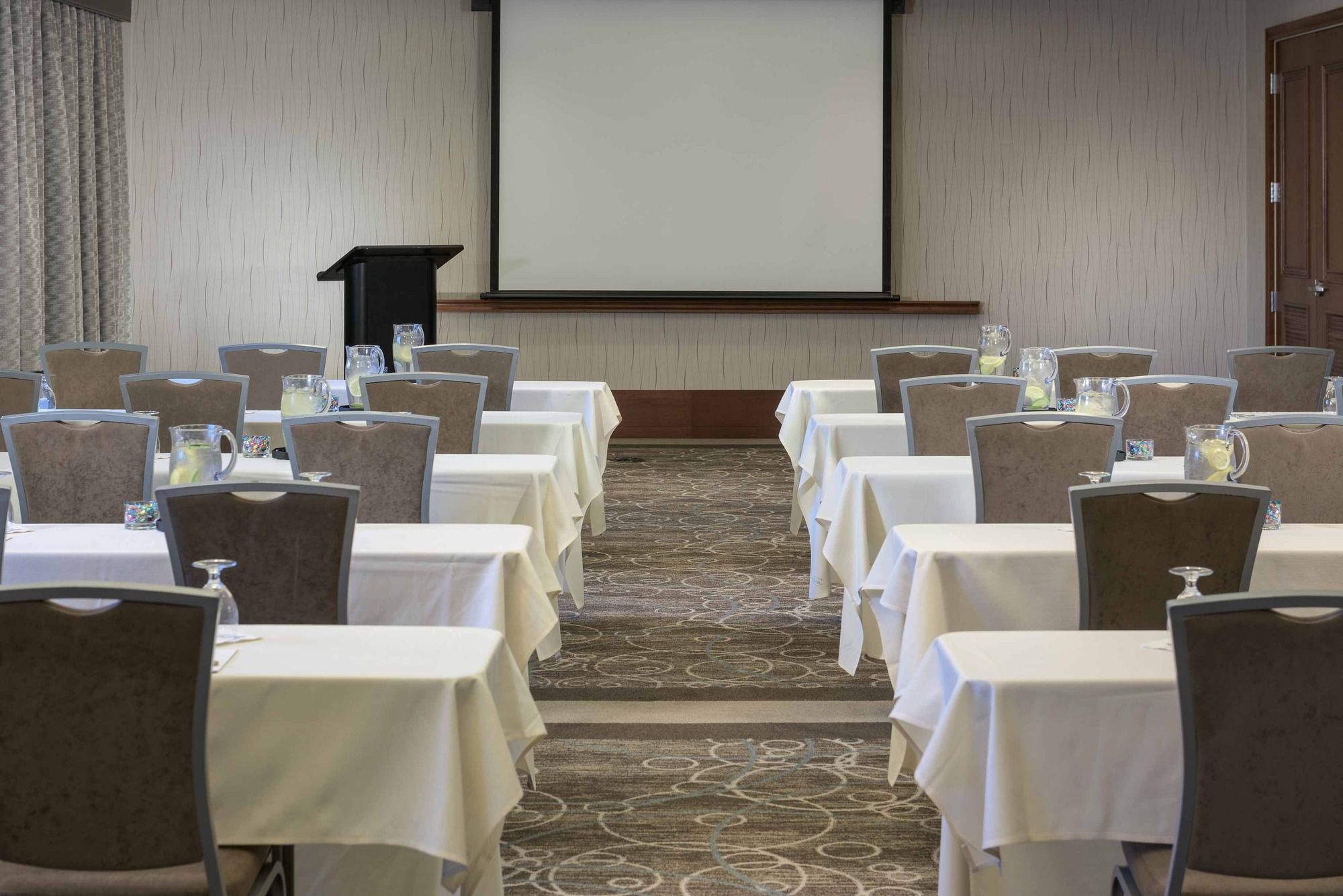 Фото Hilton Garden Inn Portsmouth Downtown