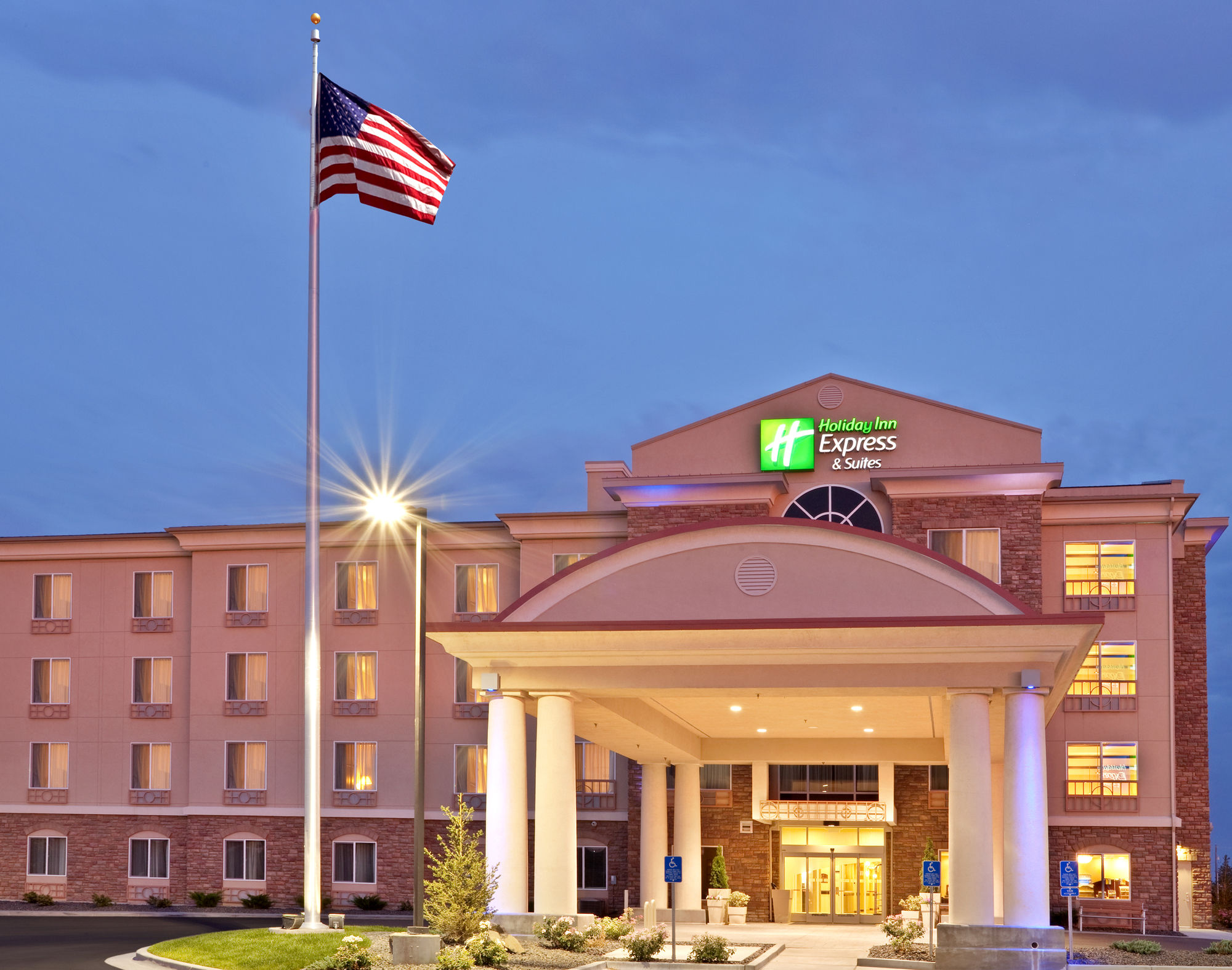 Фото Holiday Inn Express & Suites Ontario, an Ihg Hotel