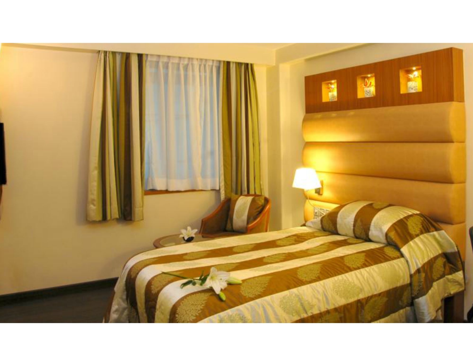 Фото The Shalimar Hotel