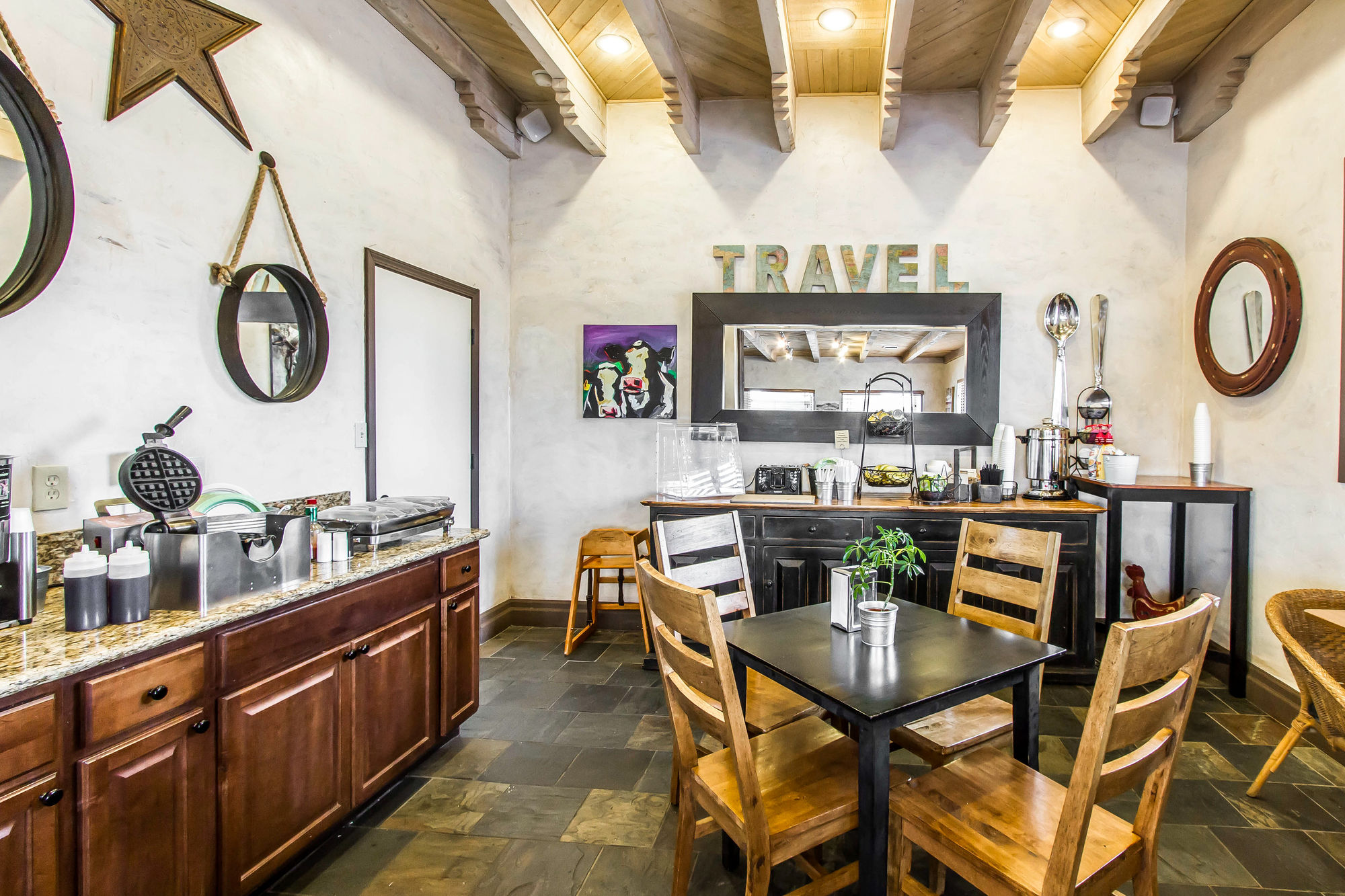 Фото Rodeway Inn & Suites Williams Downtowner - Rte 66