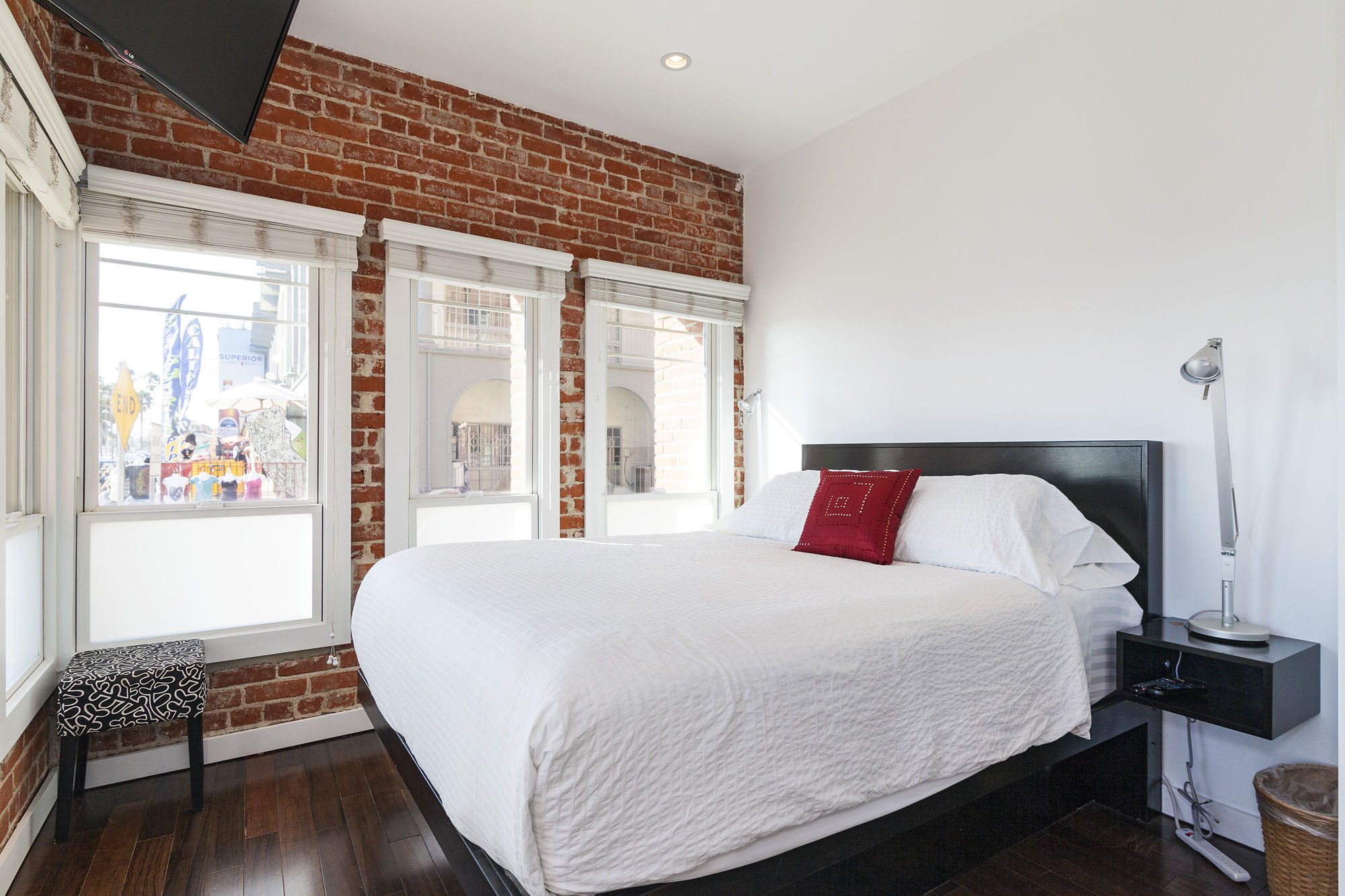 Фото Venice Breeze Suites