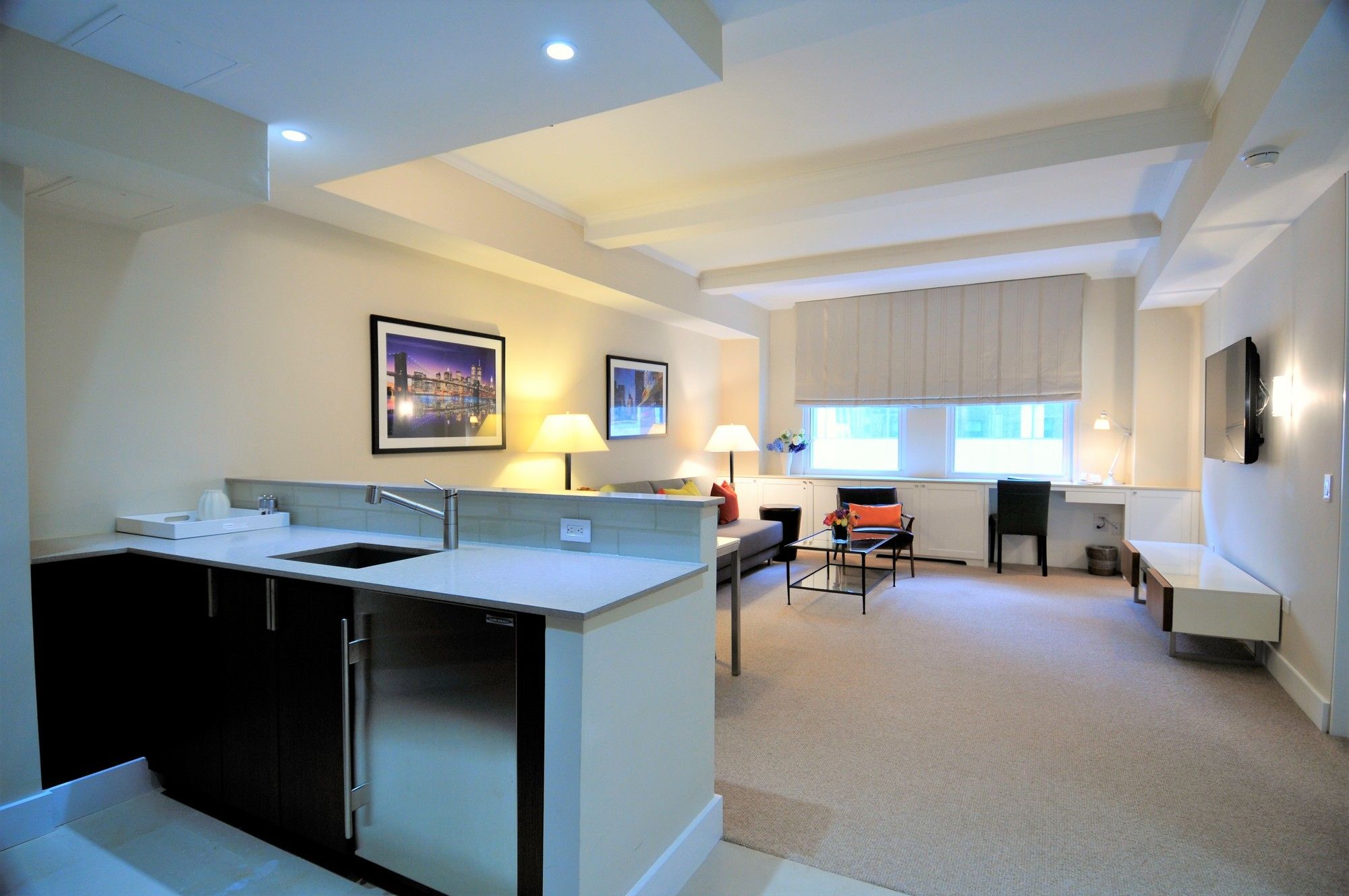 Фото The Lombardy Hotel