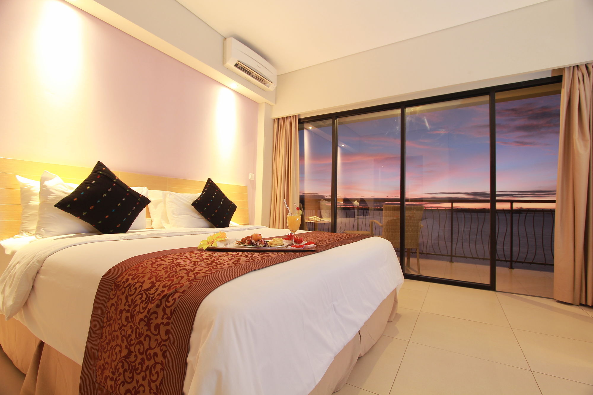 Фото Laprima Hotel Flores