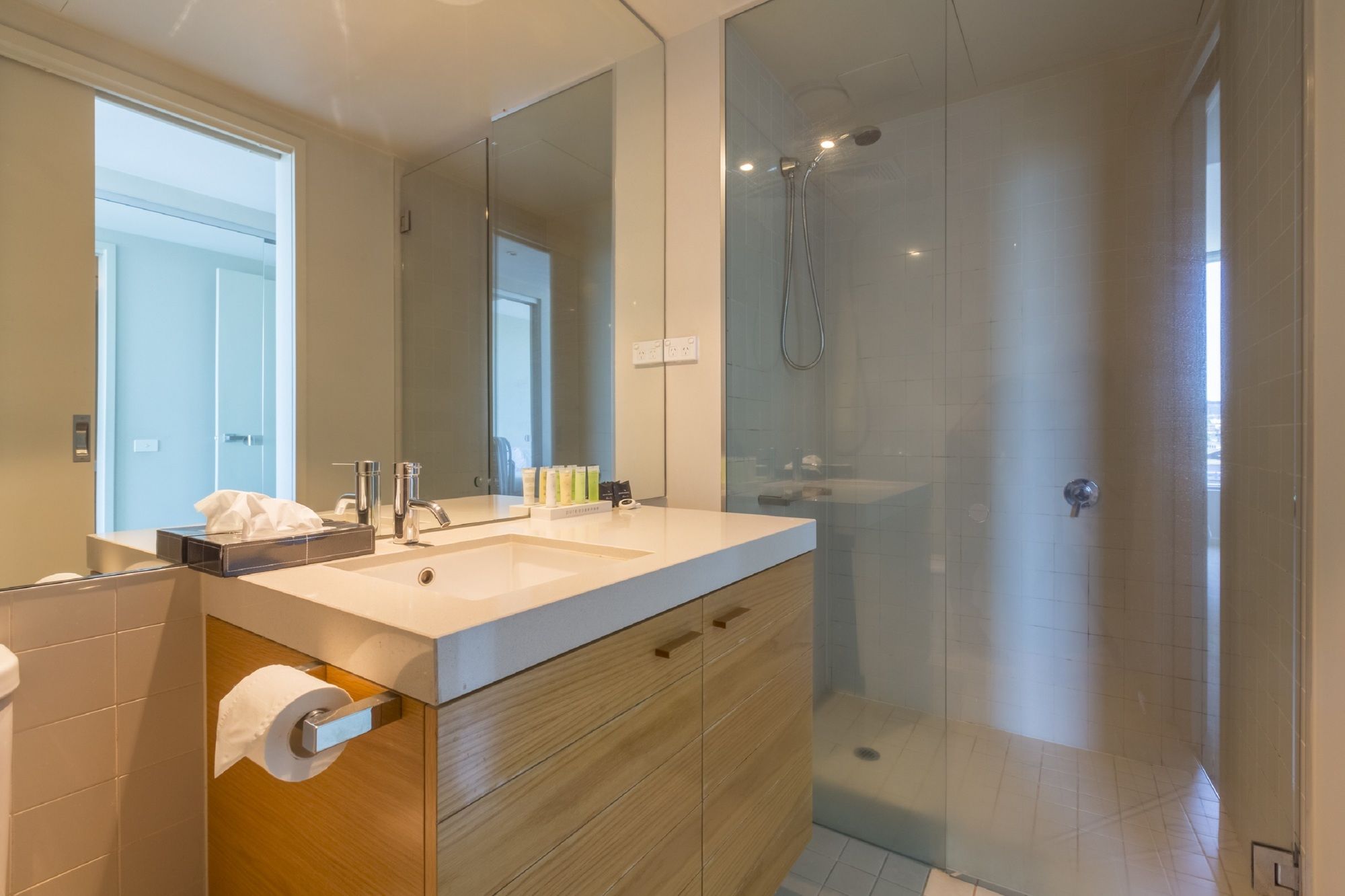 Фото Apartments Melbourne Domain - New Quay Docklands