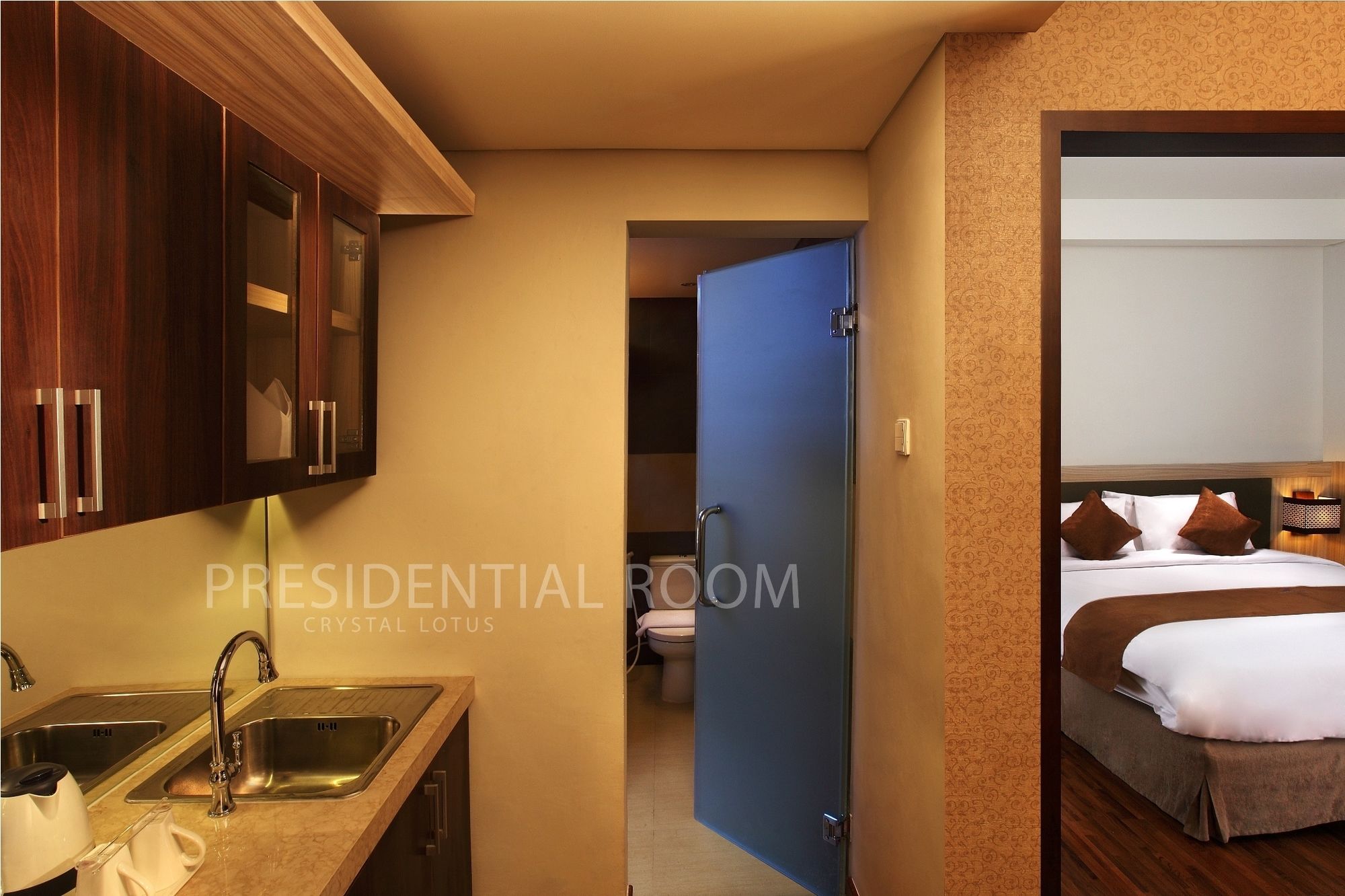 Фото Crystal Lotus Hotel Yogyakarta