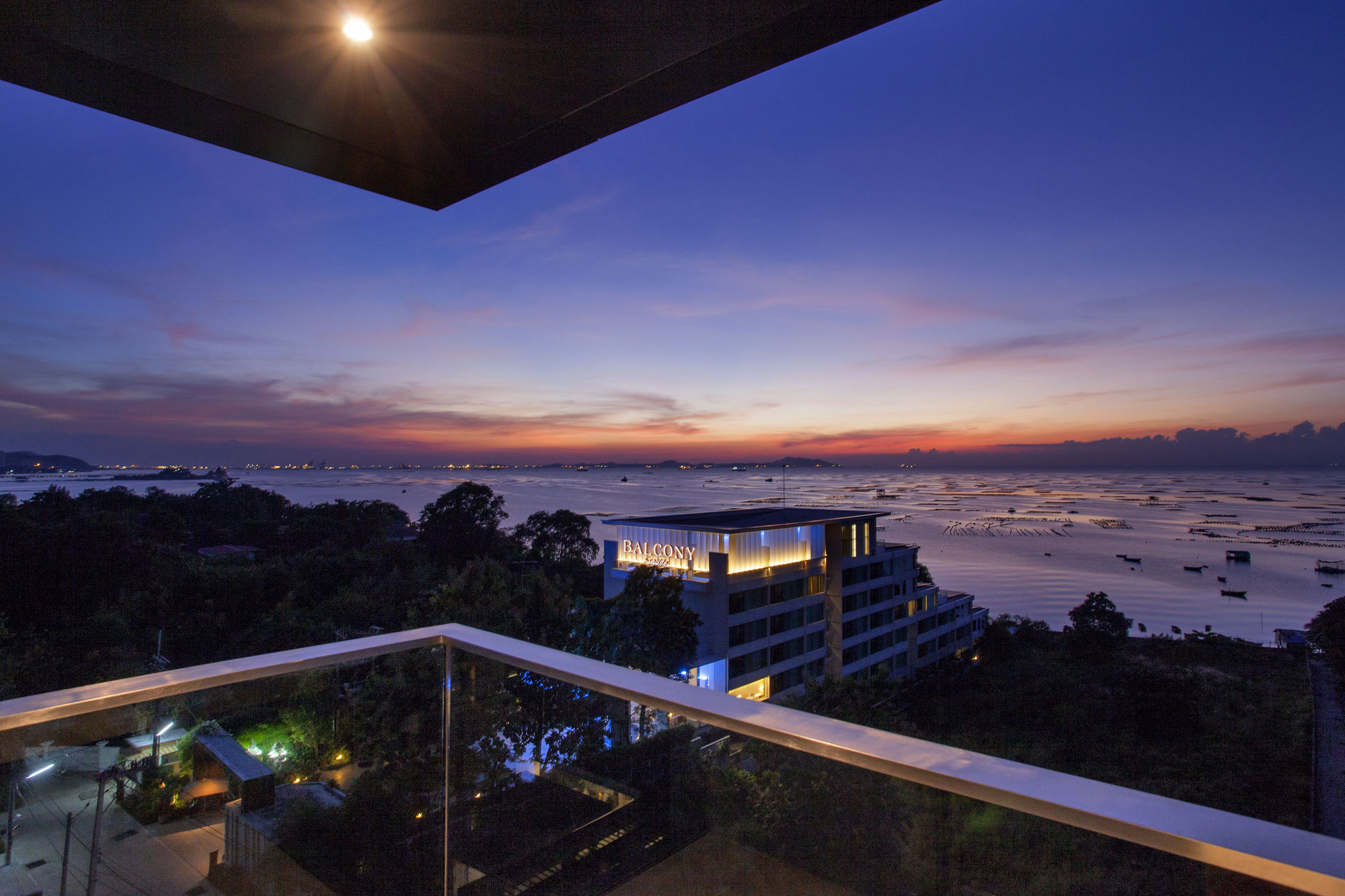 Фото Balcony Seaside Sriracha Hotel & Serviced Apartments